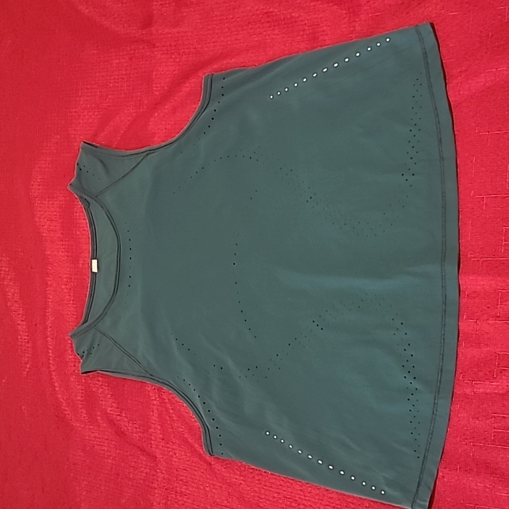 Lululemon Atletica Active Top Cropp, Size 6, Color Green 👌 😍